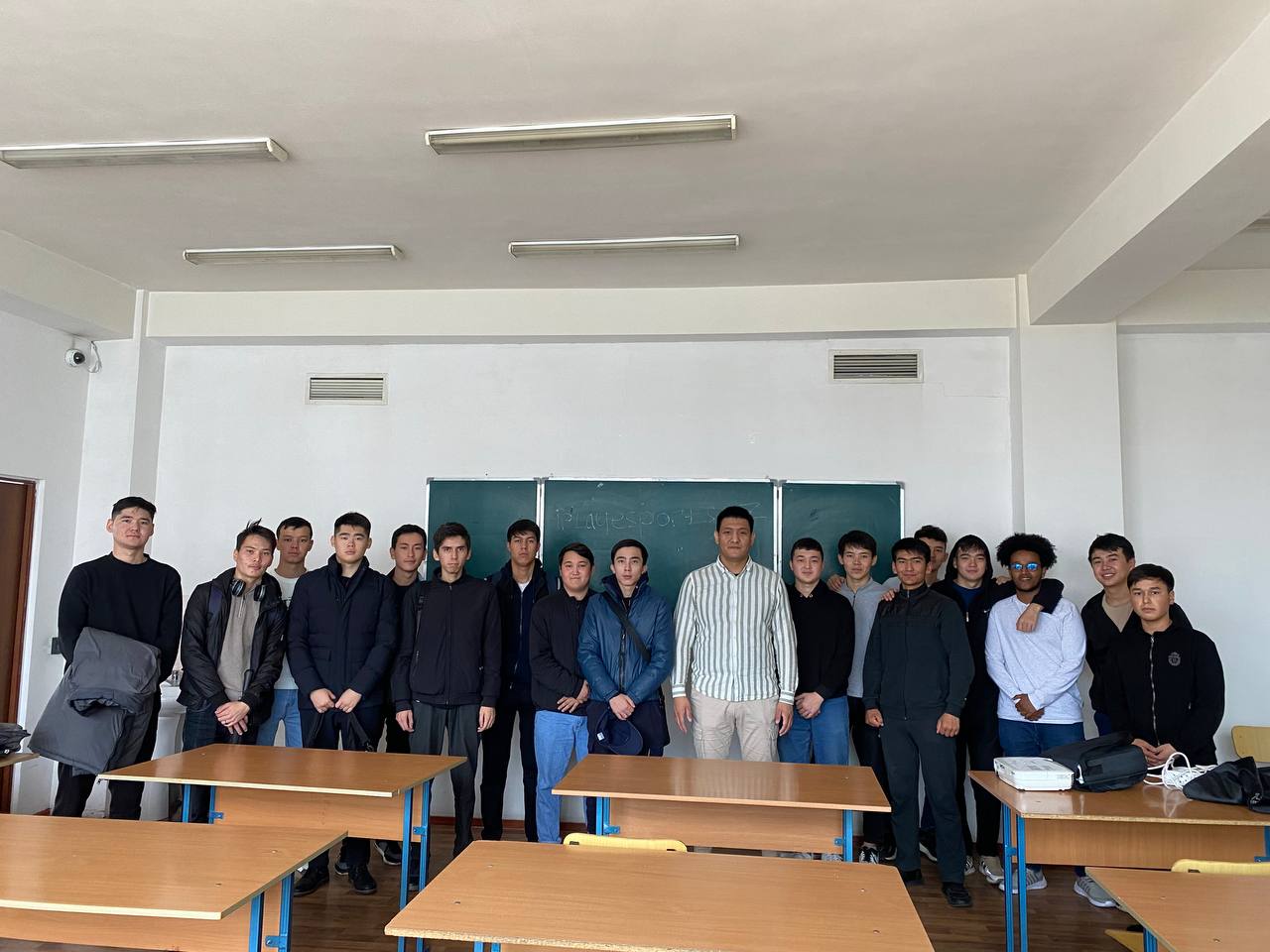 Within the framework of "Sustainable Development Goals 9", a meeting with representatives of "IPlay ESports" organization was held on November 10, organized by the Department of Computer Sciences, in order to develop the e-sports education segment.